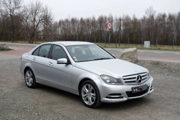 180CDI 120KM LIFT Avantgarde Zero korozji Niski przebieg Stan BDB